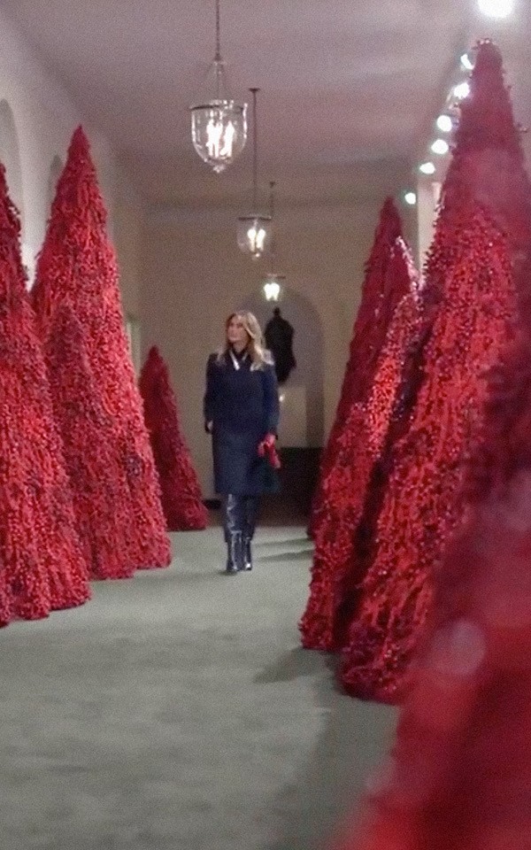 Кровавое Рождество: как декор Белого дома и Мелания Трамп стали мемом