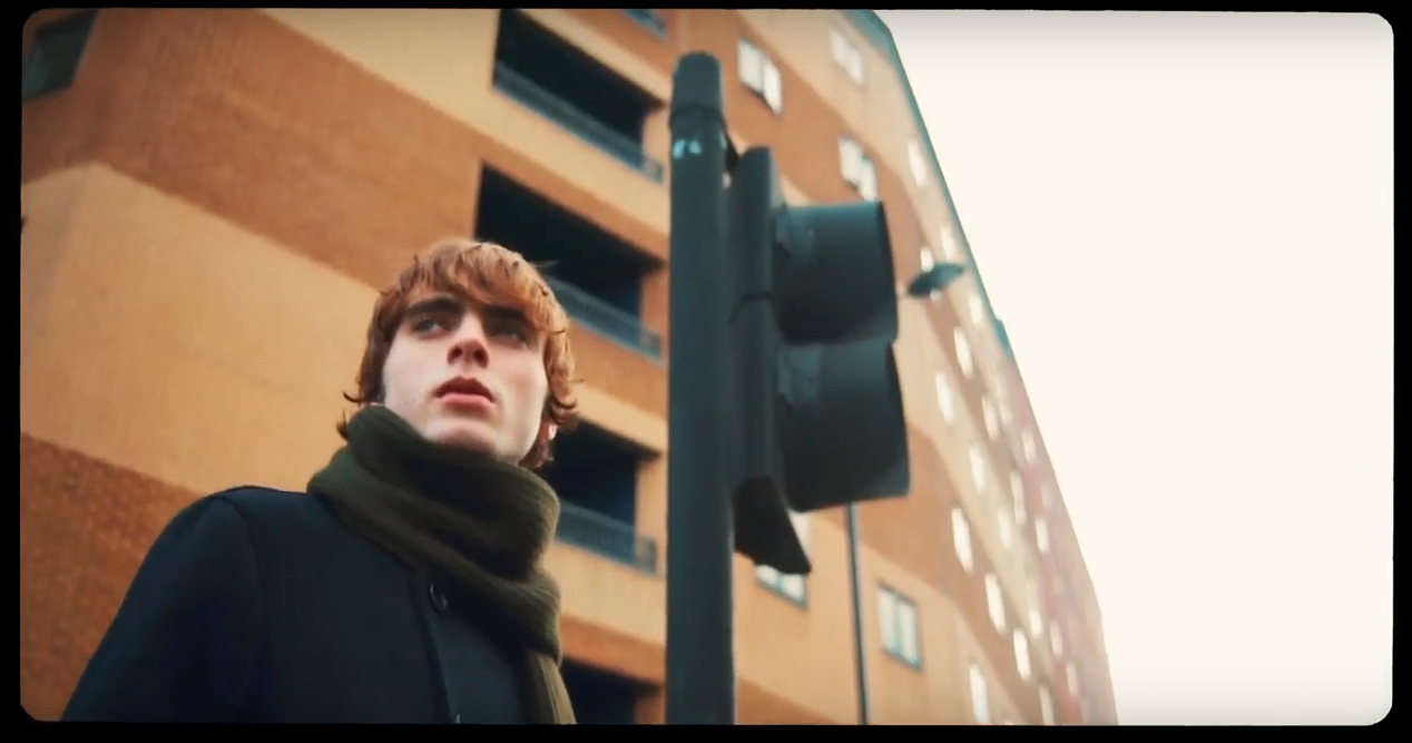 Леннон Галлахер гуляет по Лондону в кампании Zara Man