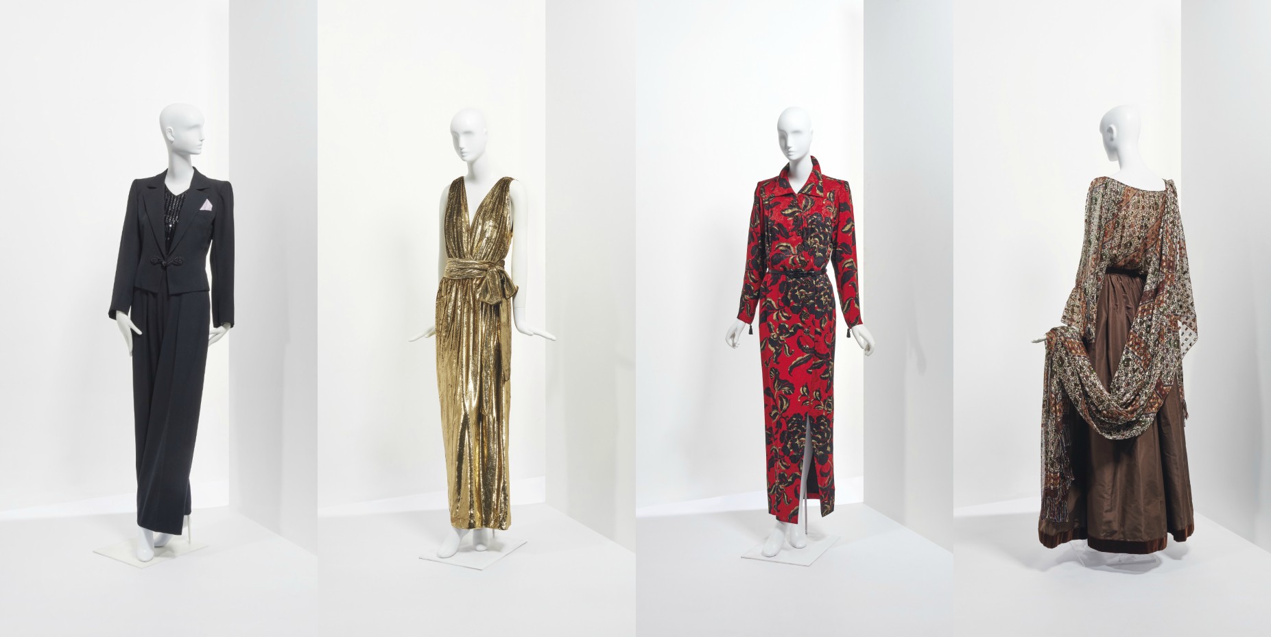 Катрин Денев продает свою коллекцию Yves Saint Laurent – посмотрите на наряды