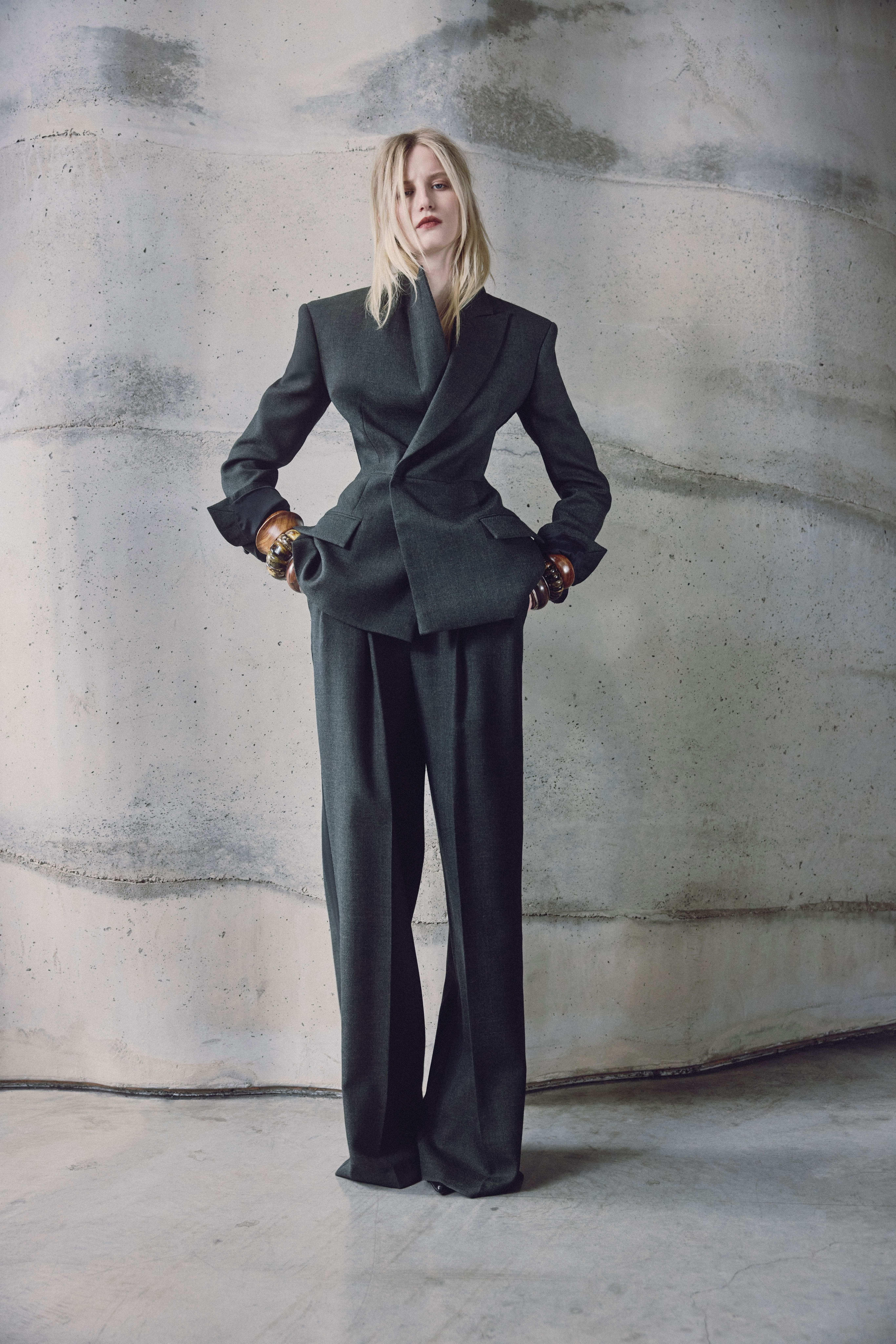 YANA 24 SEP 2025 3314