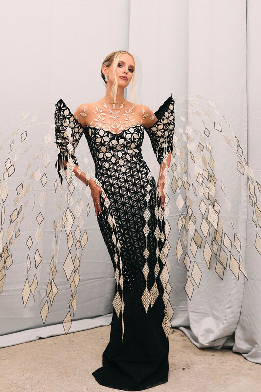 Van Herpen HC cel PO F24 004