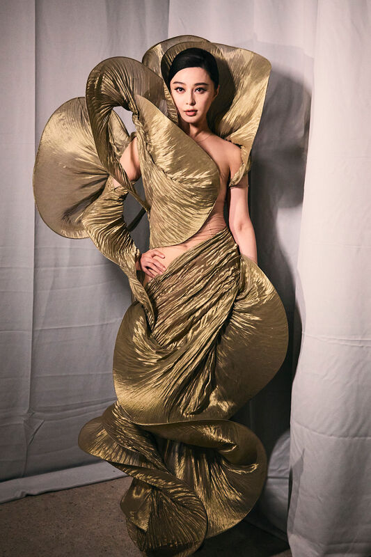 Van Herpen HC cel PO F24 006