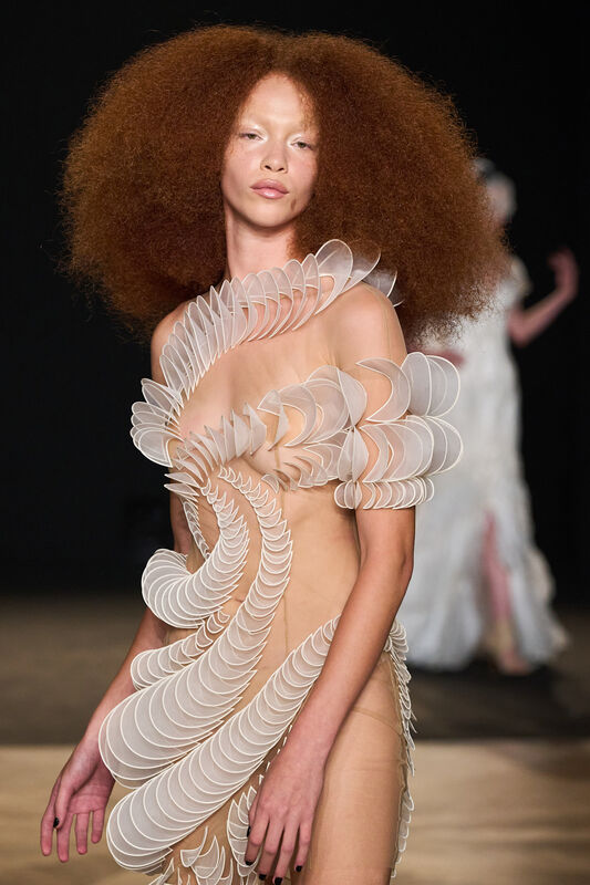 Van Herpen HC F25 012a