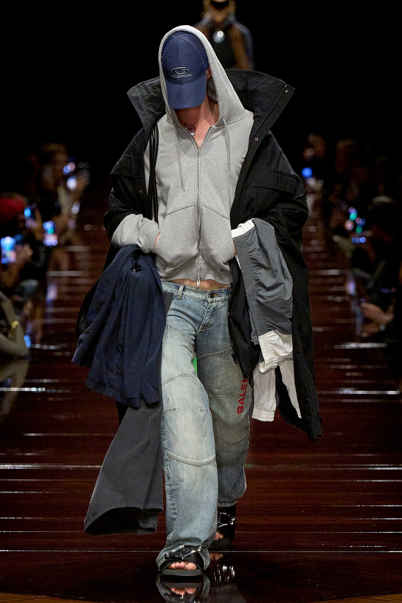 Balenciaga S25 035