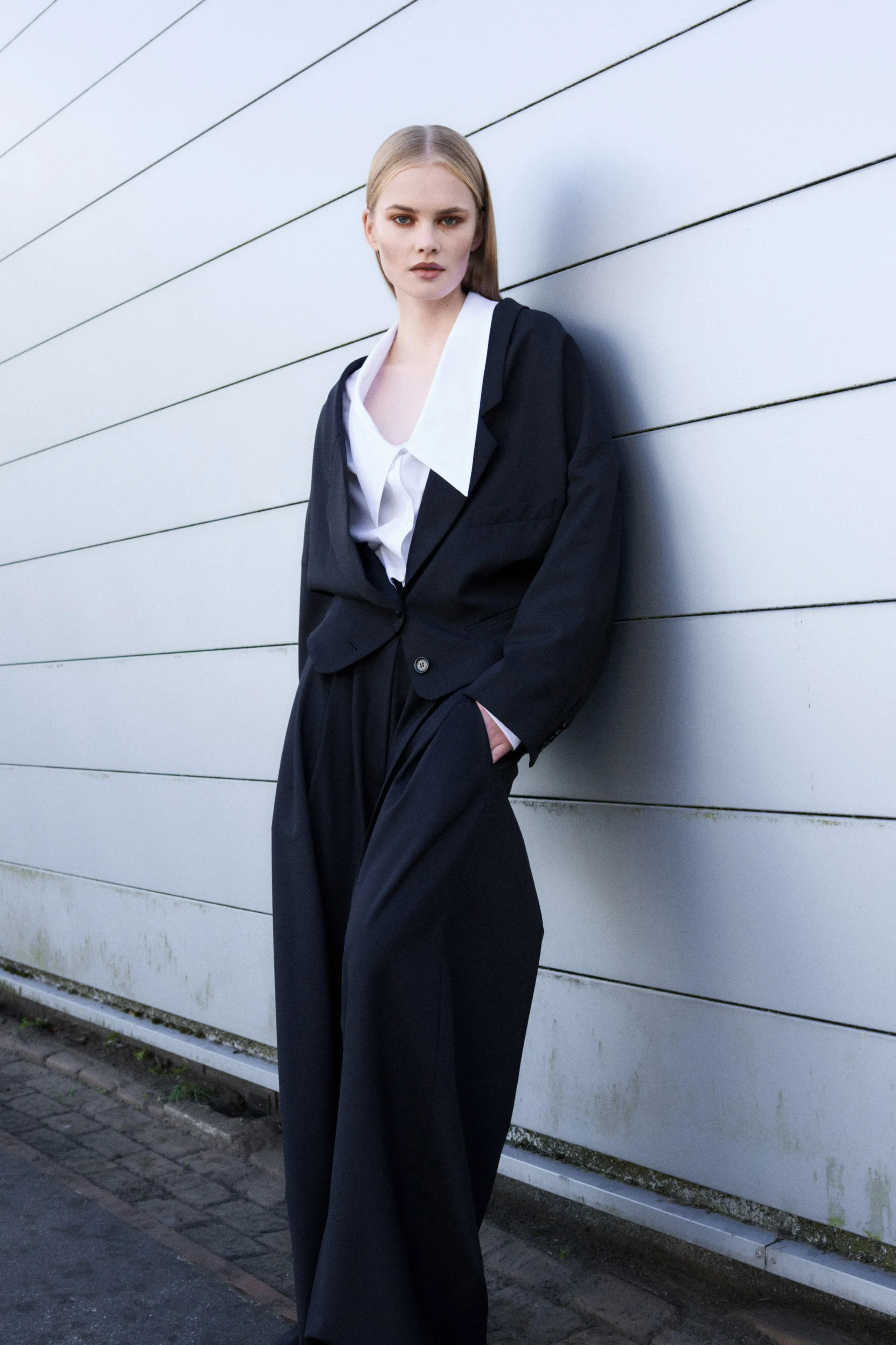 00002-viktor-and-rolf-spring-2026-ready-to-wear-credit-brand