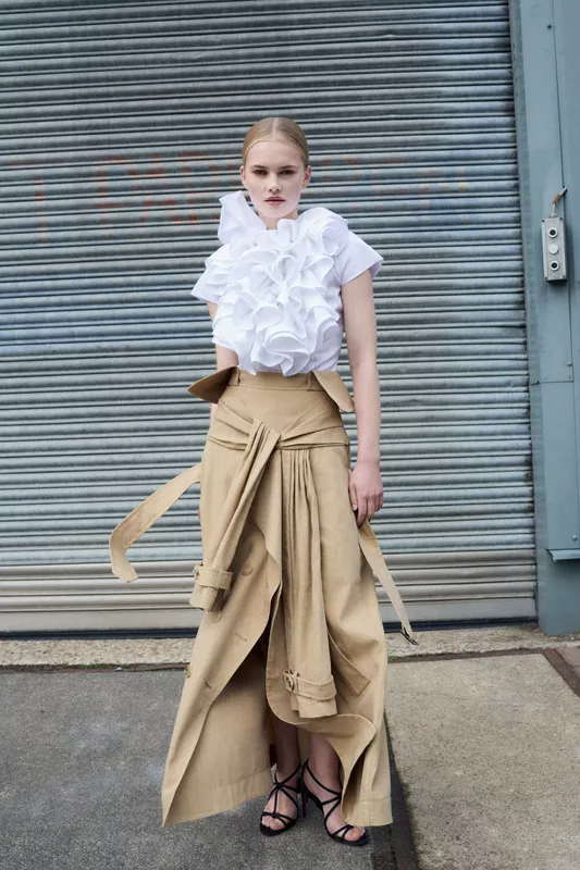 00004-viktor-and-rolf-spring-2026-ready-to-wear-credit-brand