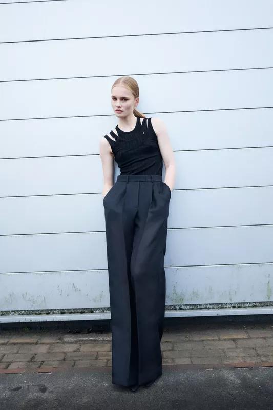 00006-viktor-and-rolf-spring-2026-ready-to-wear-credit-brand