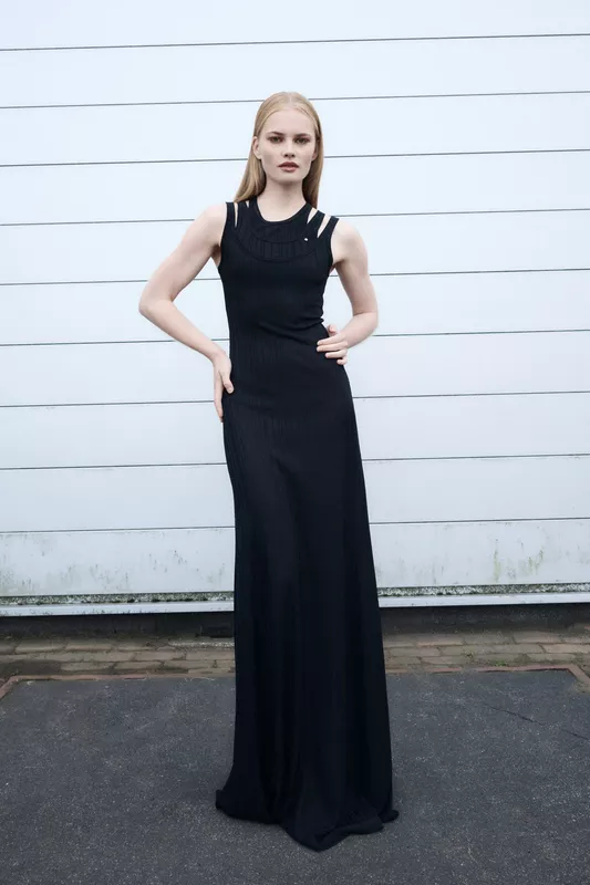 00014-viktor-and-rolf-spring-2026-ready-to-wear-credit-brand