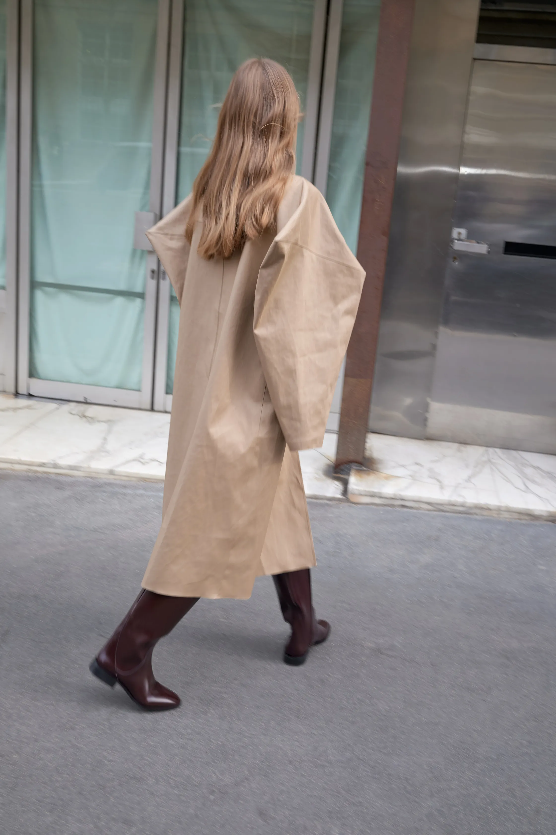 00011-viktor-and-rolf-fall-2025-ready-to-wear-credit-alessandro-furchino-capria-brand