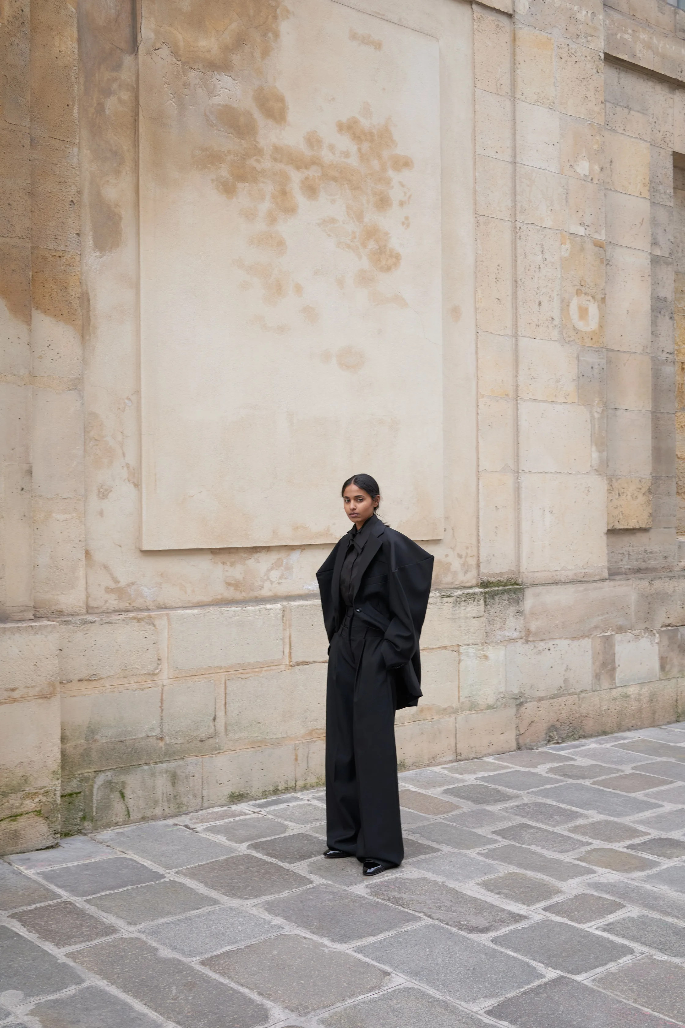 00012-viktor-and-rolf-fall-2025-ready-to-wear-credit-alessandro-furchino-capria-brand