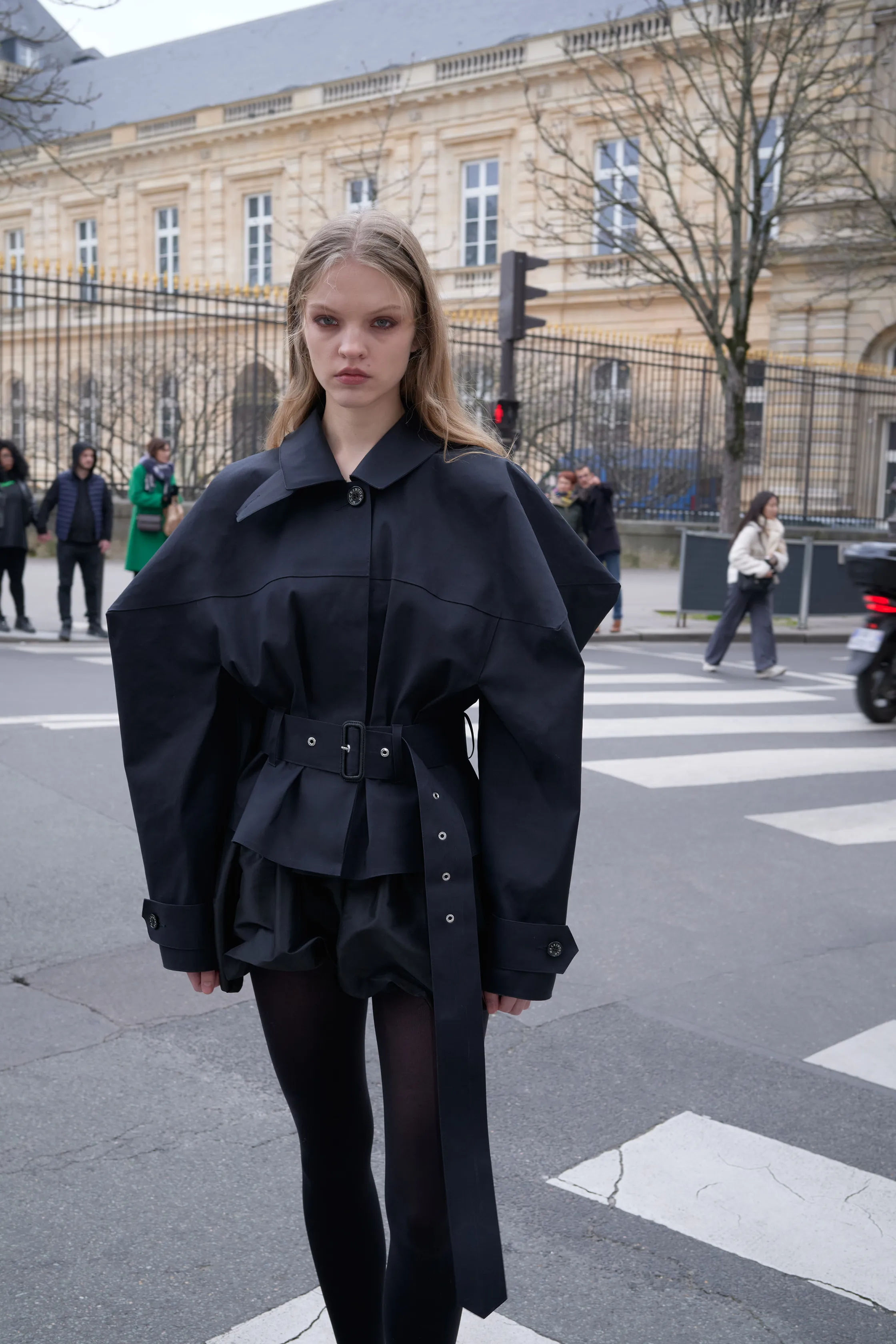 00014-viktor-and-rolf-fall-2025-ready-to-wear-credit-alessandro-furchino-capria-brand
