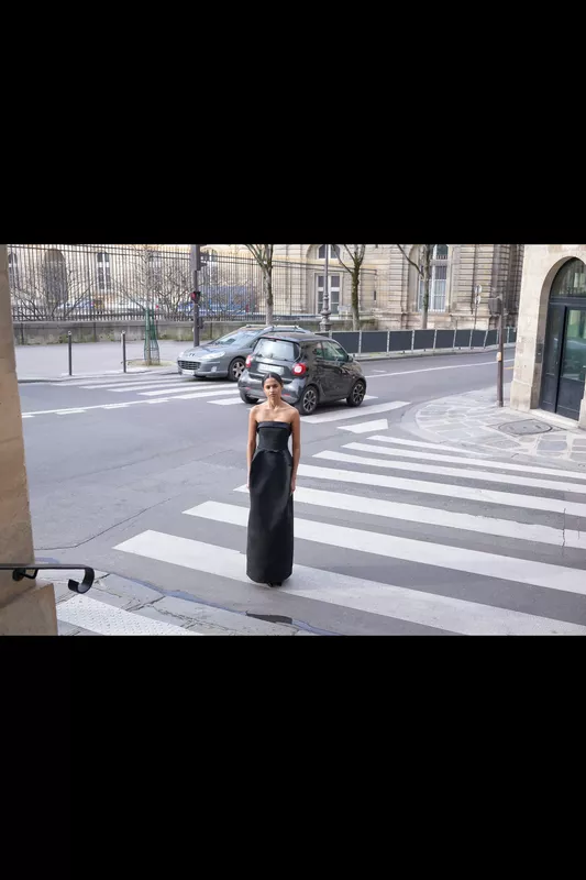 00003-viktor-and-rolf-fall-2025-ready-to-wear-credit-alessandro-furchino-capria-brand