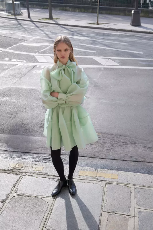 00004-viktor-and-rolf-fall-2025-ready-to-wear-credit-alessandro-furchino-capria-brand