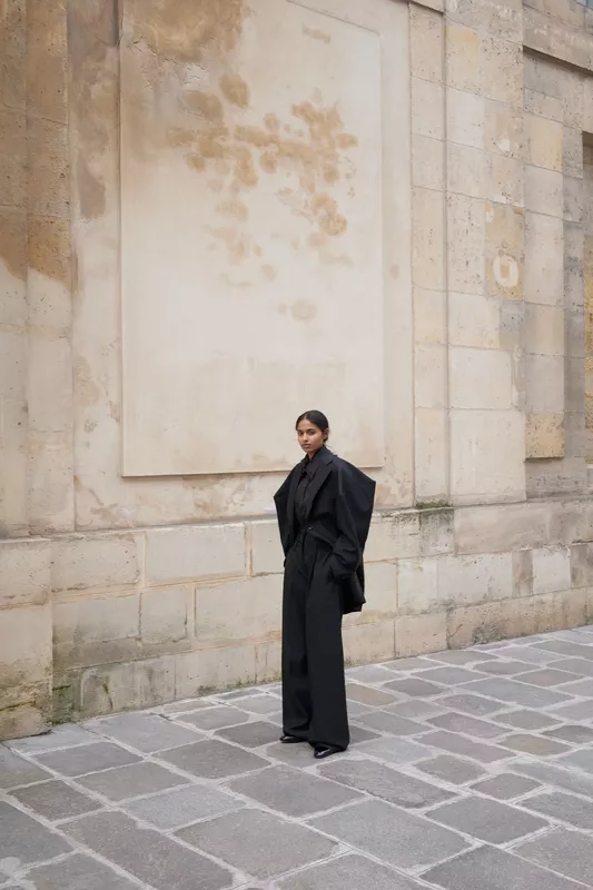 00012-viktor-and-rolf-fall-2025-ready-to-wear-credit-alessandro-furchino-capria-brand