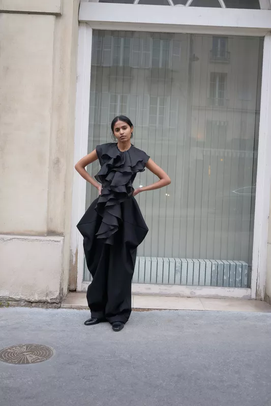 00015-viktor-and-rolf-fall-2025-ready-to-wear-credit-alessandro-furchino-capria-brand