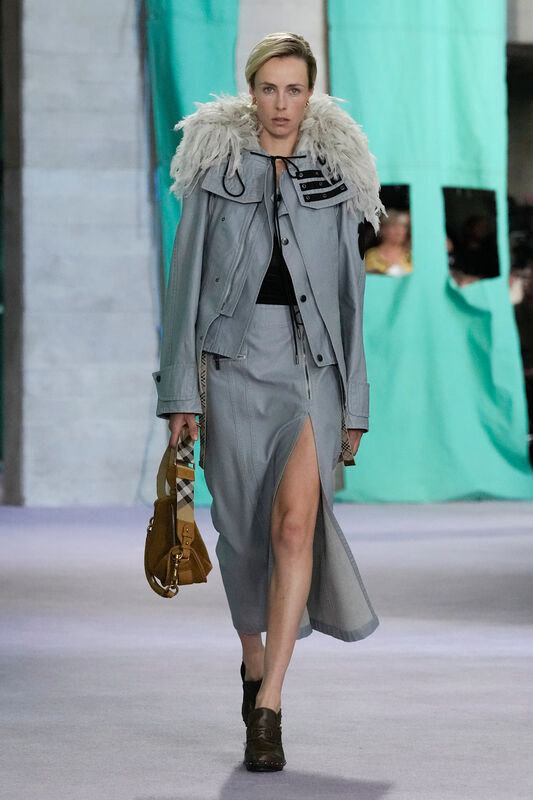 Burberry S25 007