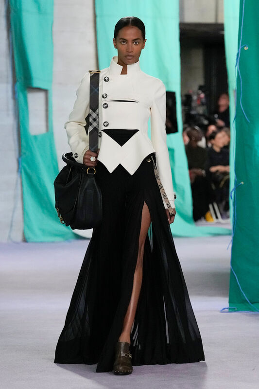 Burberry S25 017
