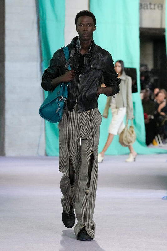 Burberry S25 023