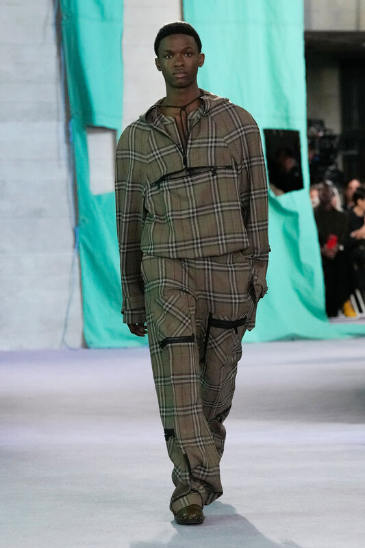 Burberry S25 039