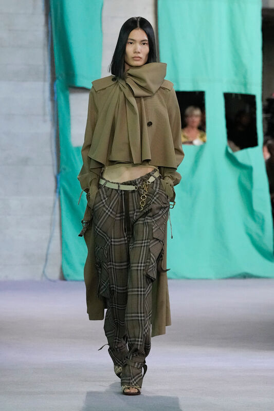 Burberry S25 042