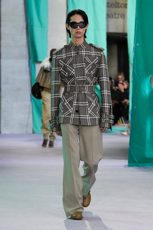 Burberry S25 047