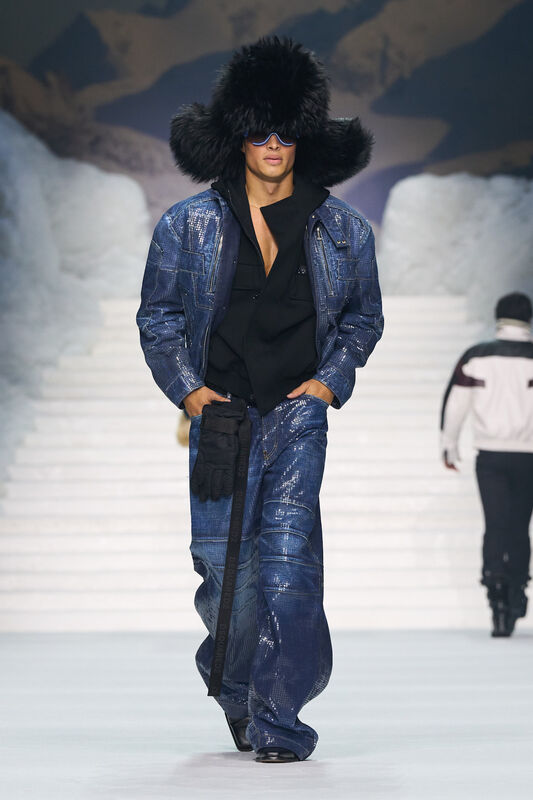 Блестящий джинсовый комплект с объемной шапкой и солнцезащитными очками создает эффектный образ для зимнего сезона.