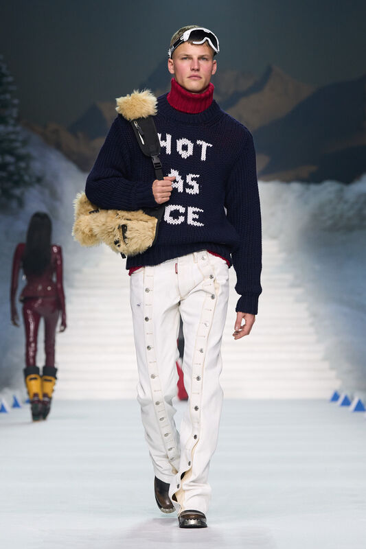 Теплый свитер с надписью 