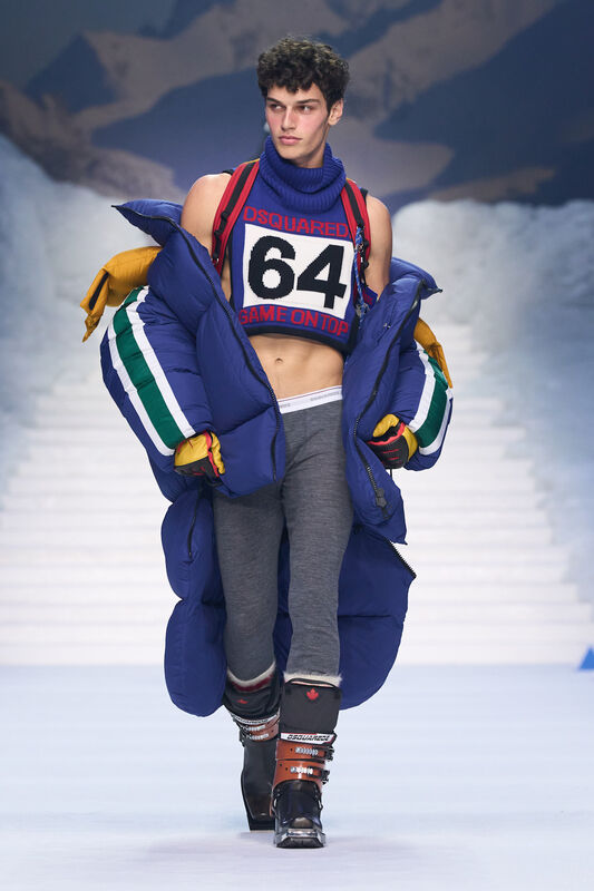 Спортивный топ с номером, объемный пуховик и серые леггинсы, создающие эффектный контраст с яркими аксессуарами