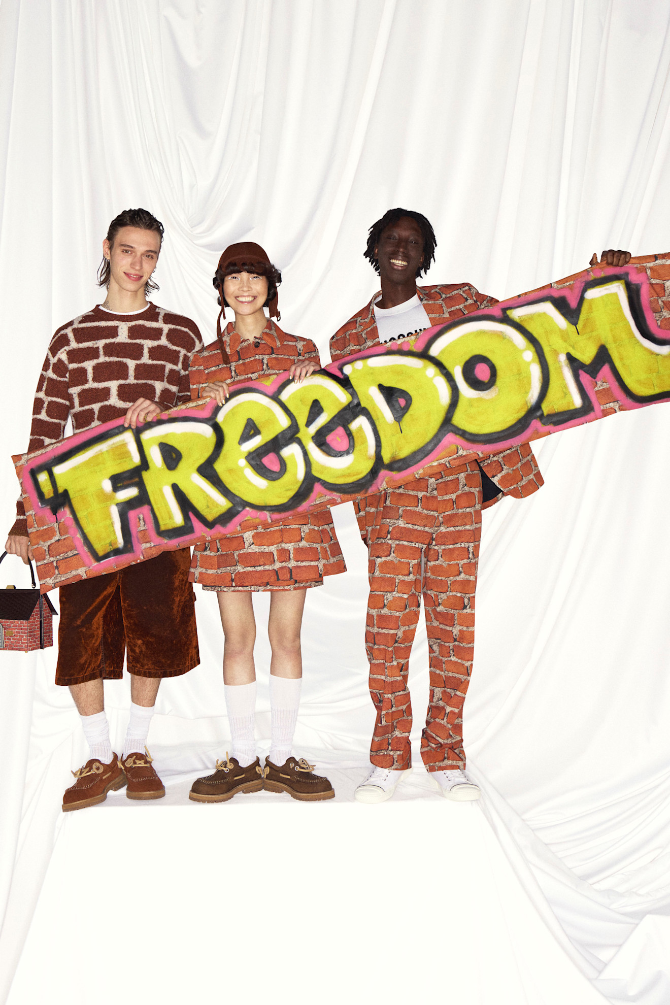 Moschino PreFall PO F26 049