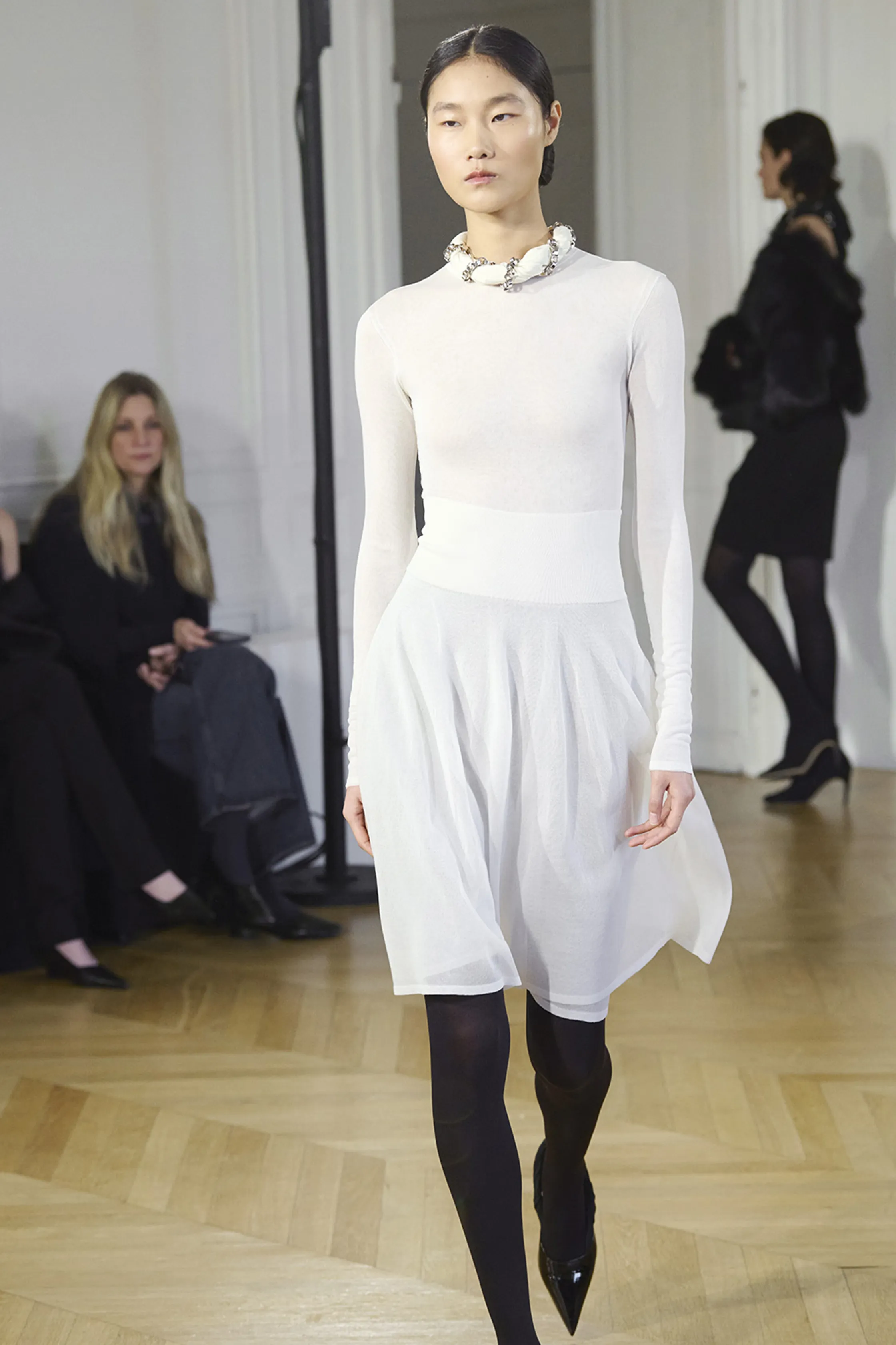 00026-toteme-fall-2026-ready-to-wear-credit-brand