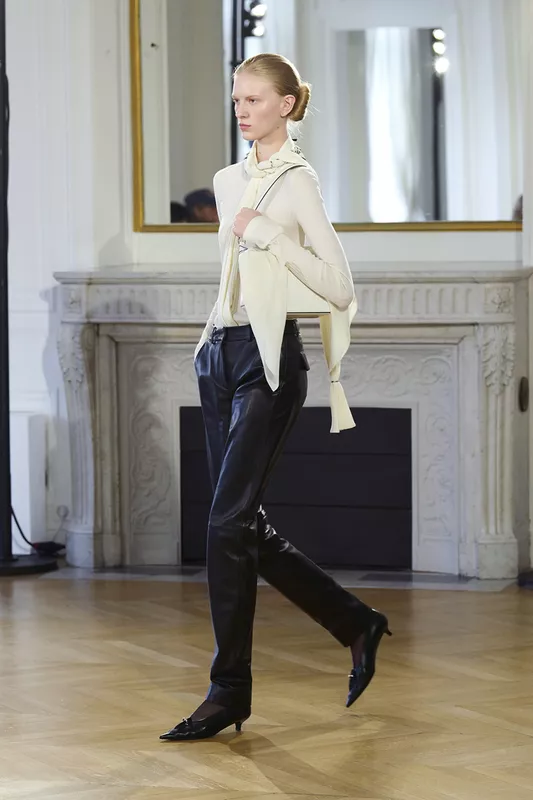 00004-toteme-fall-2026-ready-to-wear-credit-brand