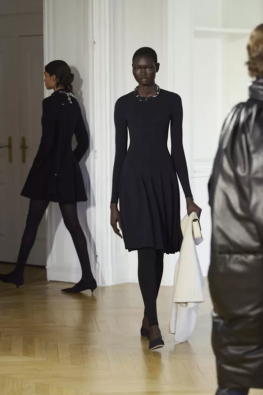 00010-toteme-fall-2026-ready-to-wear-credit-brand