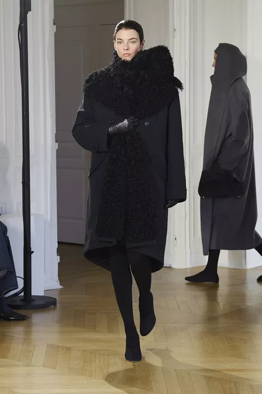 00019-toteme-fall-2026-ready-to-wear-credit-brand