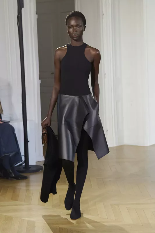 00020-toteme-fall-2026-ready-to-wear-credit-brand