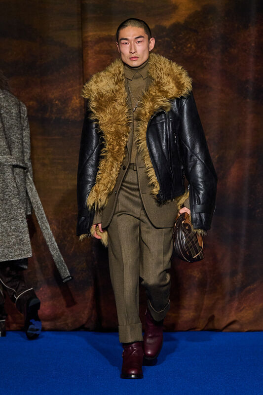 Burberry F25 037