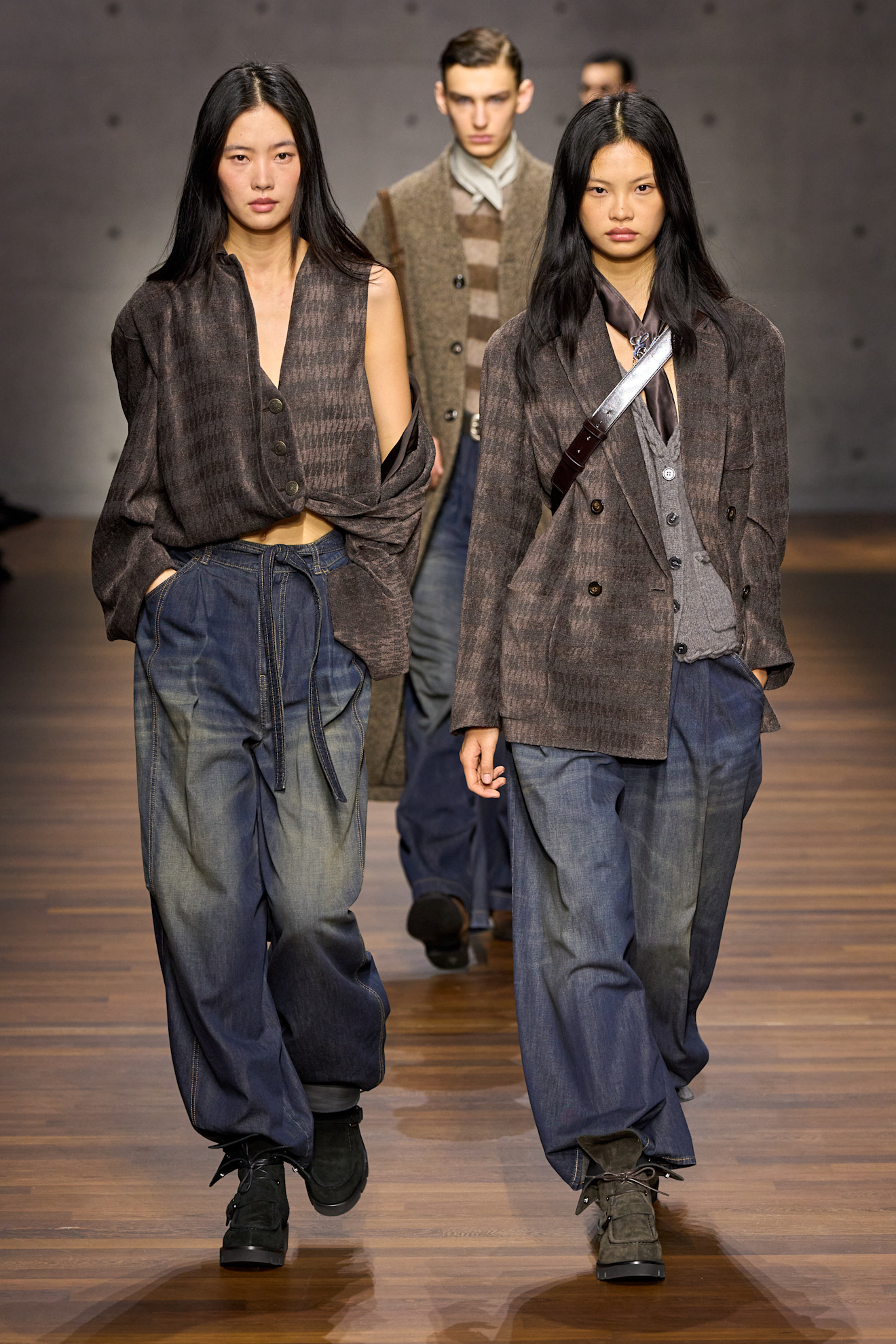 Emporio Armani F26 053