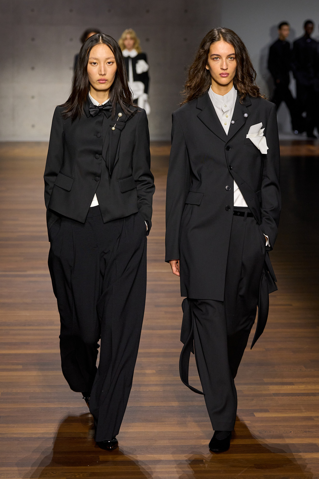 Emporio Armani F26 086