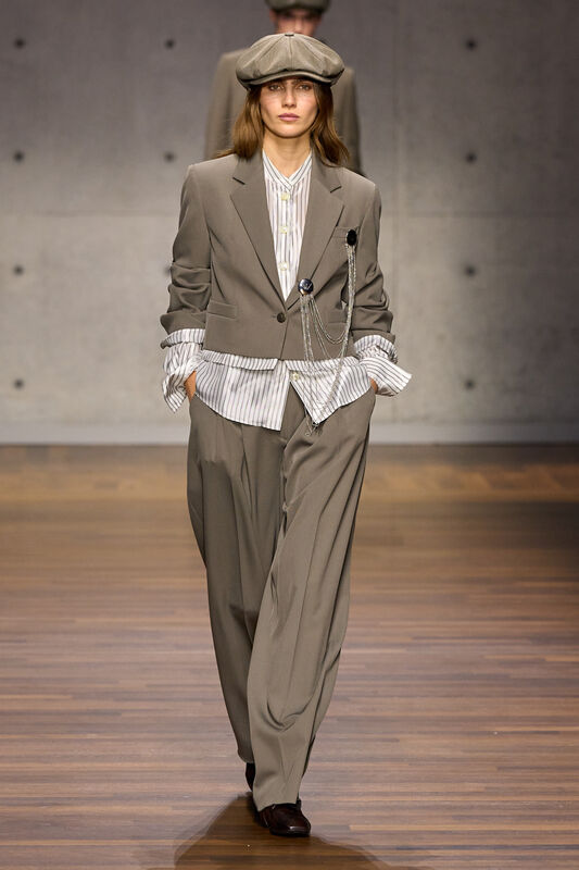 Emporio Armani F26 002