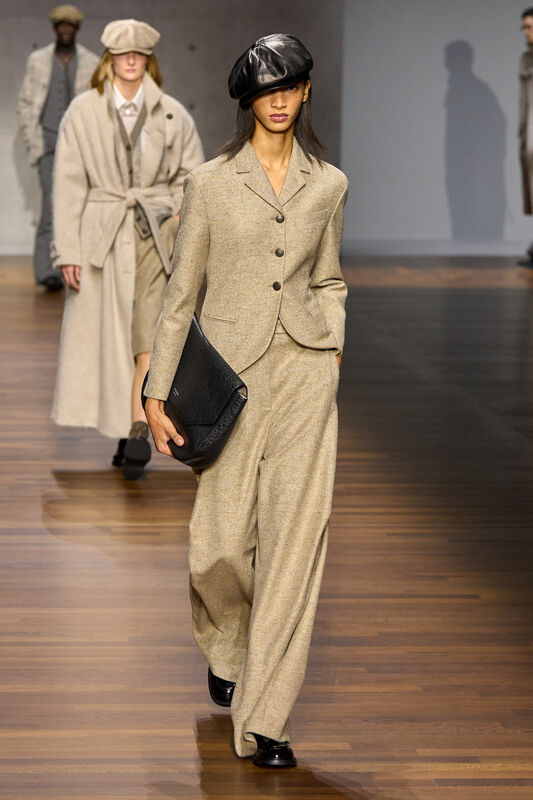 Emporio Armani F26 037