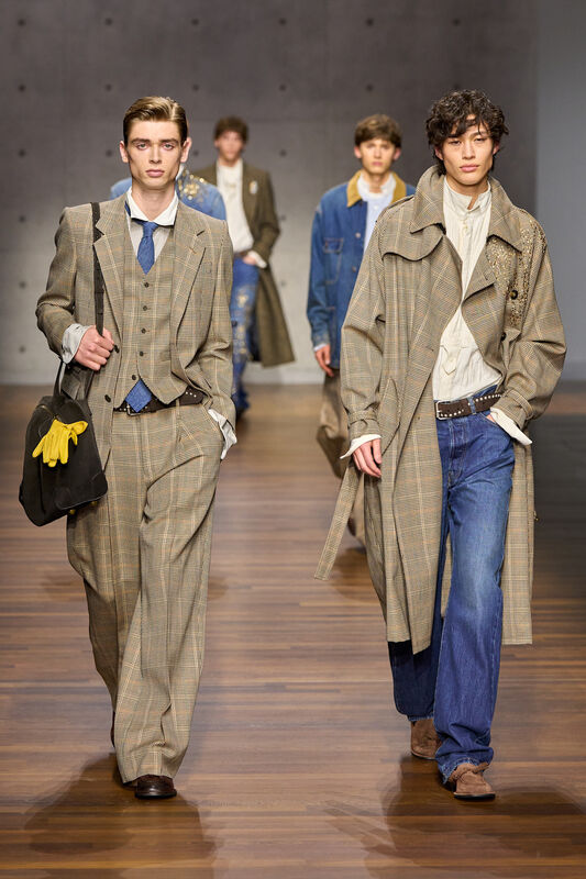 Emporio Armani F26 043