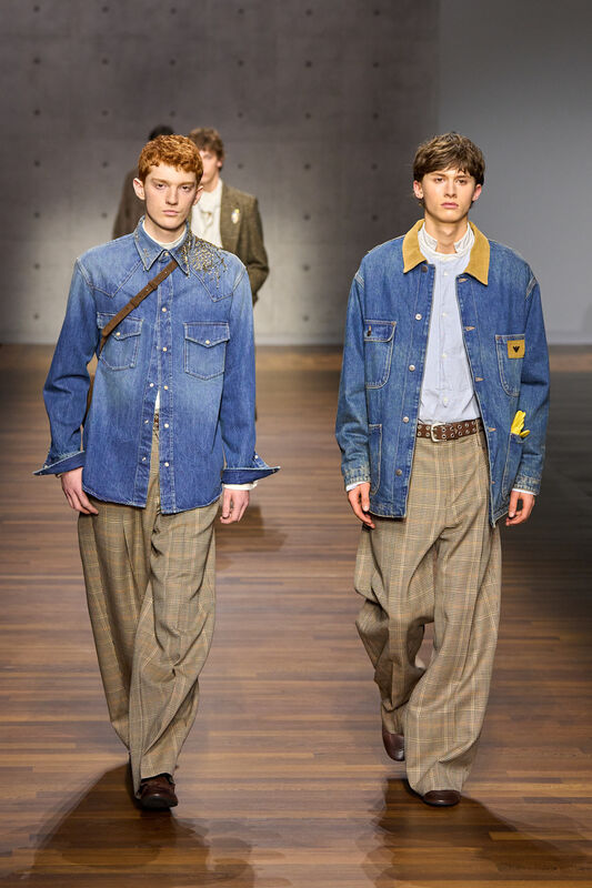 Emporio Armani F26 044