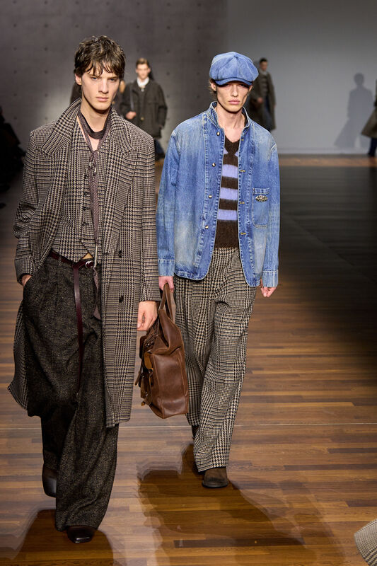 Emporio Armani F26 051