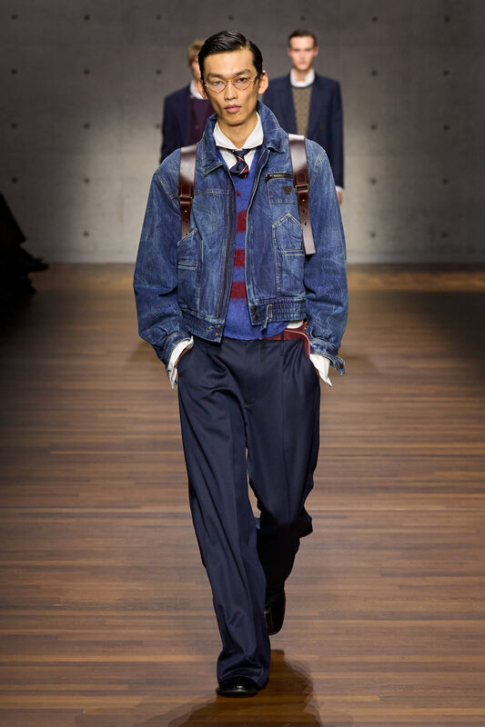 Emporio Armani F26 063