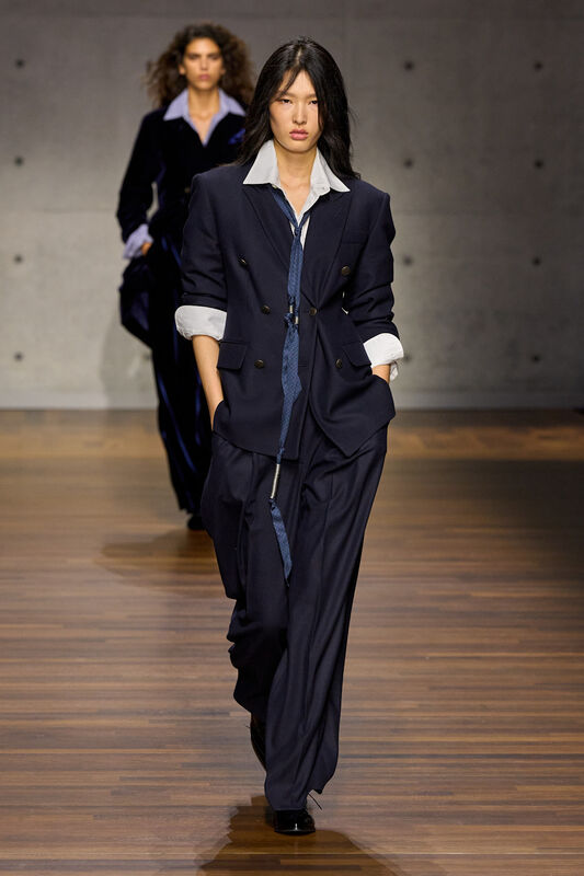 Emporio Armani F26 075