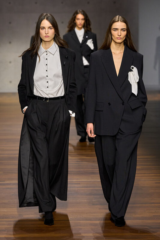 Emporio Armani F26 085