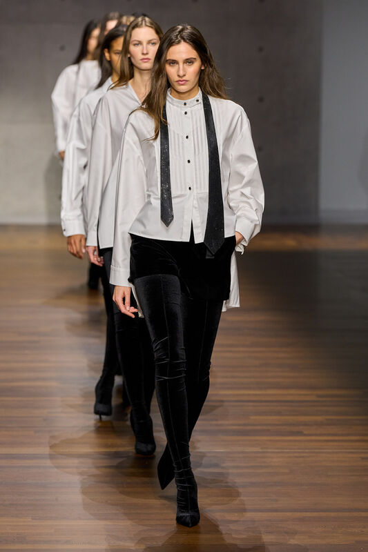 Emporio Armani F26 093