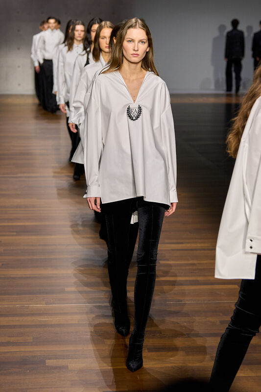 Emporio Armani F26 094