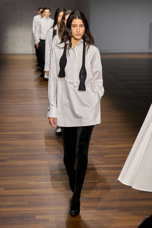 Emporio Armani F26 097