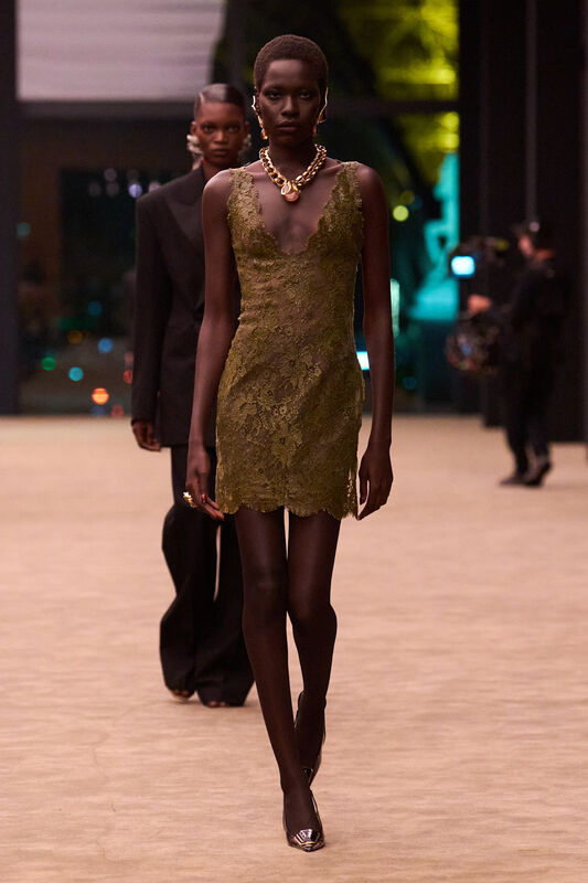 Saint Laurent F26 045