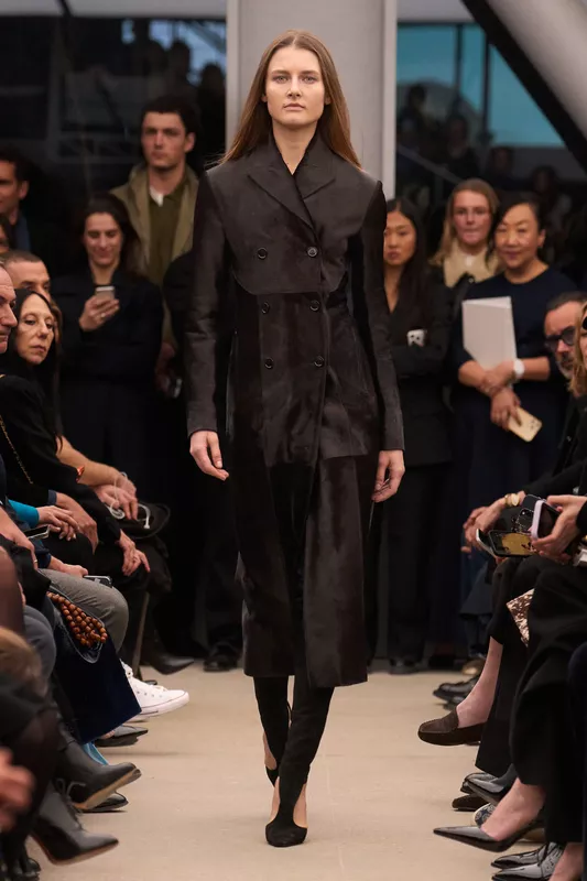 00022-alaia-fall-2026-ready-to-wear-credit-brand